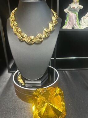 Elegant Gold Link Statement Necklace - Women Jewelry